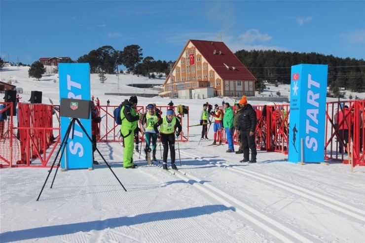 Ağrılı Kayakçılar Yine Zirvede