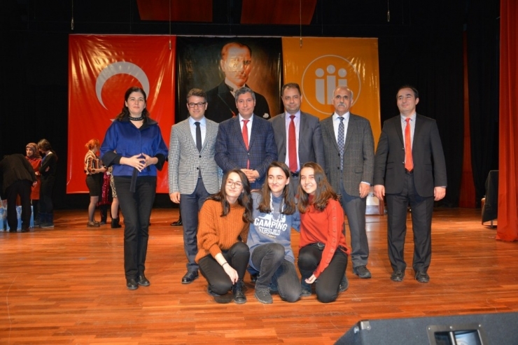 Tübitak Yarışmasında Finalli Öğrencilerin Başarısı