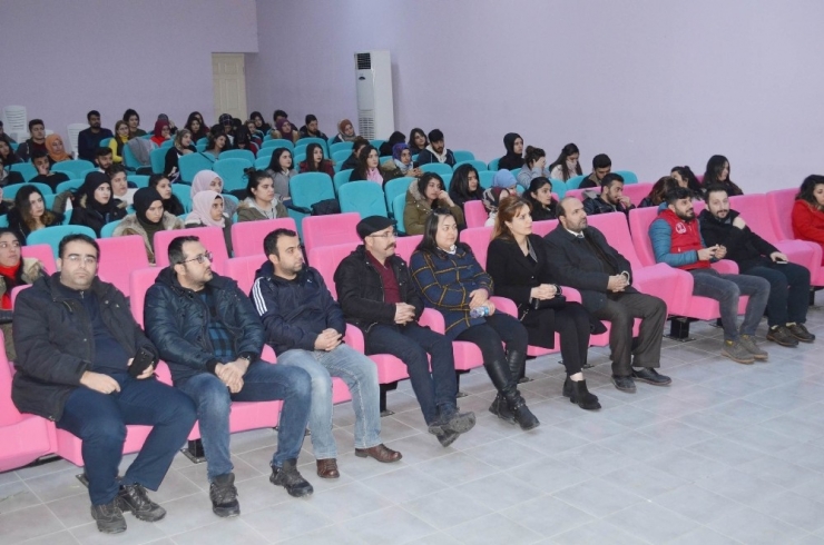 Çemişgezek’te "Toplumsal Yaşam Ve Gençlik" Konferansı