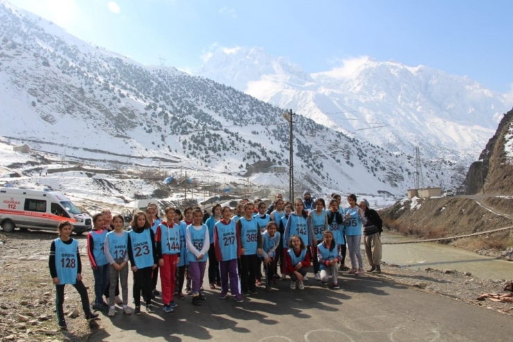 Hakkari’de Atletizm Yarışması