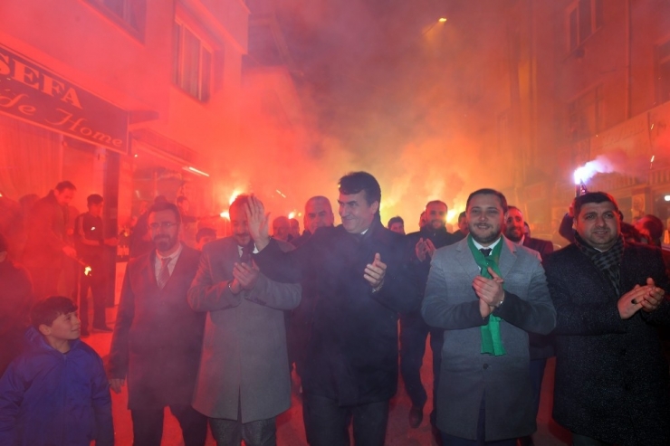 Osmangazi’de Seçim Bürosu Açılışı Mitinge Dönüştü