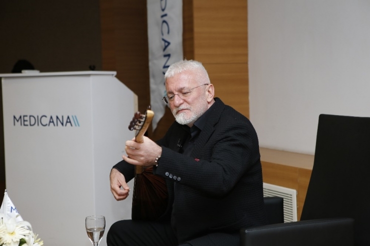 Özgün Müziğin Sevilen İsmi Onur Akın, Sevenleriyle Buluştu