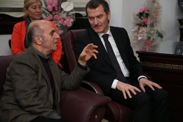 Ak Parti Zeytinburnu Belediye Başkan Adayı Arısoy, Erikli Baba Eğitim Ve Kültür Vakfı’nda Hemşehrileriyle Buluştu