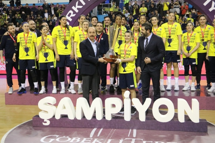 Şampiyon Fenerbahçe Kupasını Aldı