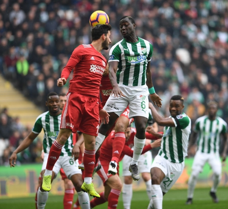 Spor Toto Süper Lig: Bursaspor: 1 - Dg Sivasspor: 1 (İlk Yarı)