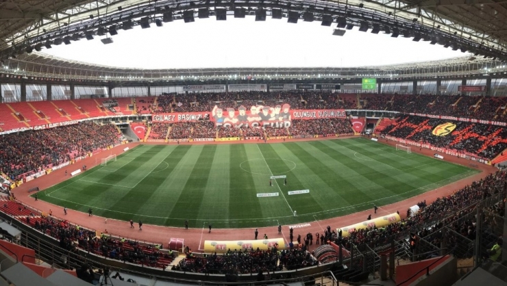 Eskişehirspor Taraftarından Görsel Şölen