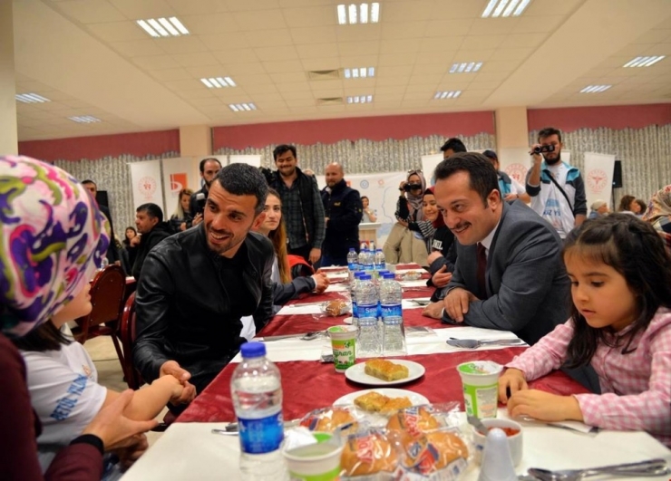 Özel Gereksinimli Çocuklara “Yüz Yüze” Projesi