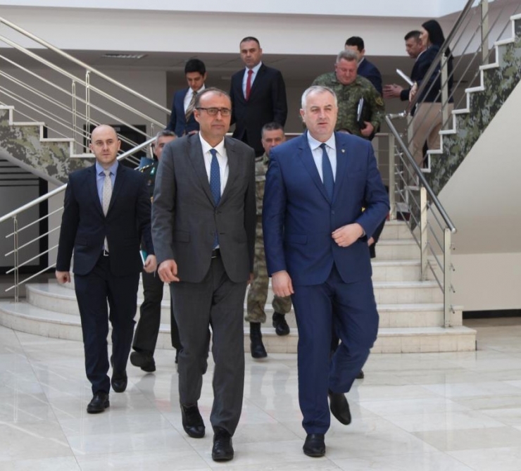 Türkiye’nin Priştine Büyükelçisi Sakar’dan Kosova Savunma Bakanı Berisha’ya Ziyaret