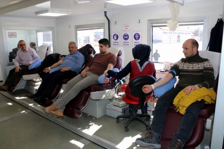 Erzincan İl Özel İdare Çalışanlarından Kan Bağışına Destek