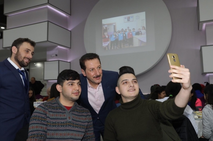 Başkan Tok: “Gençliğe Yaptığımız Yatırımların Meyvesini, Onların Mutlu Olmasından Alıyoruz”