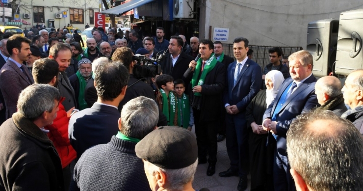 Dündar’a Davullu Zurnalı Karşılama