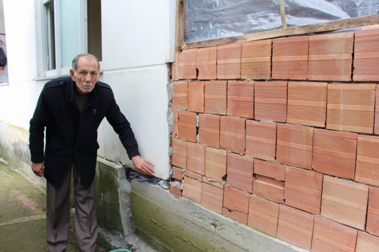 Kayan Binada Oluşan Çatlaklar Tehlikenin Boyutunu Gözler Önüne Seriyor