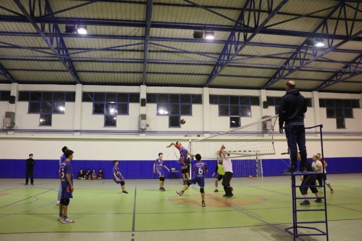Cide’de Voleybol Turnuvası Düzenlendi
