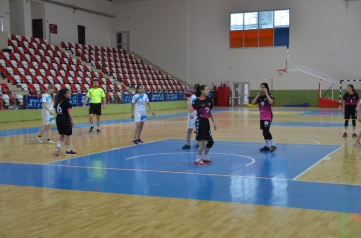 Muş’ta Hentbol Müsabakaları Yapıldı