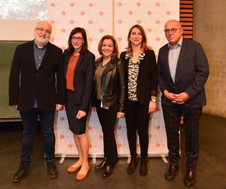 “Dünyada Her 9 Kişiden 1’i Gizli Aç"