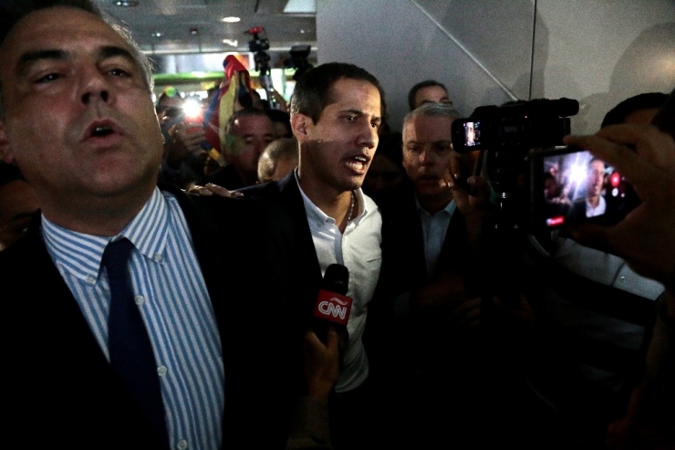 Guaido, Venezuela’ya Döndü
