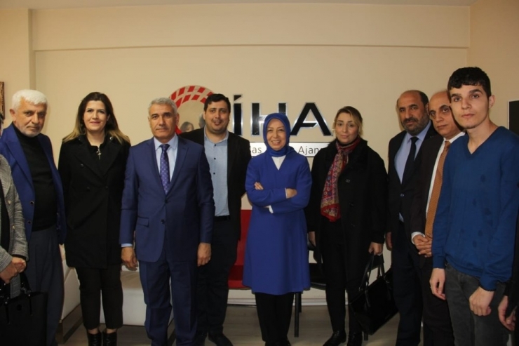 Chp’nin Bahar Göndermesine Kazma Kürek Cevabı