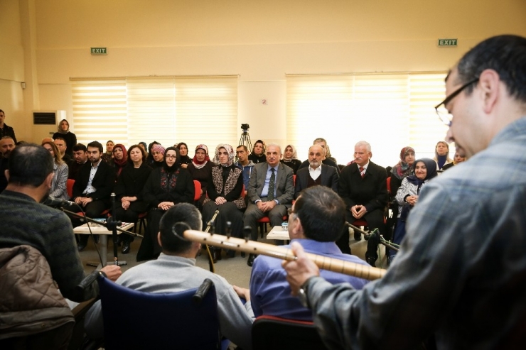 İsmet Yıldırım’dan Müzik Dersindeki Engelli Vatandaşlara Sürpriz Ziyaret