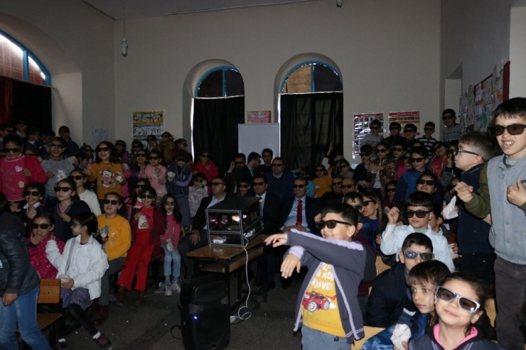 Surlu Çocuklar 3 Boyutlu Sinemayla Buluştu