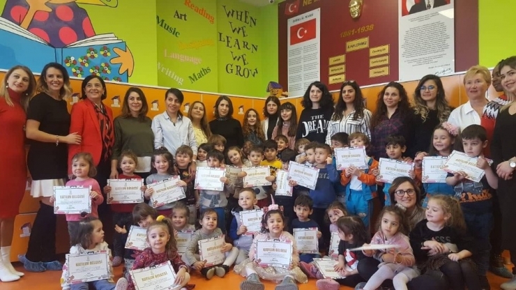 “Sen De Bir Pati Sev” Ekibinden Tiyatral Eğitim