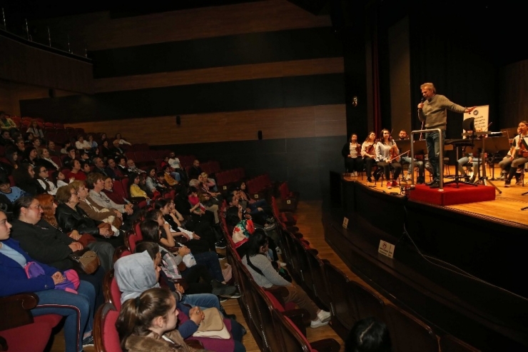 Koda, ‘Kardelenler’ İçin Sahneye Çıktı