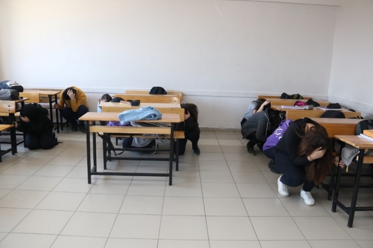 Deprem Haftasında Gerçeği Aratmayan Tatbikat