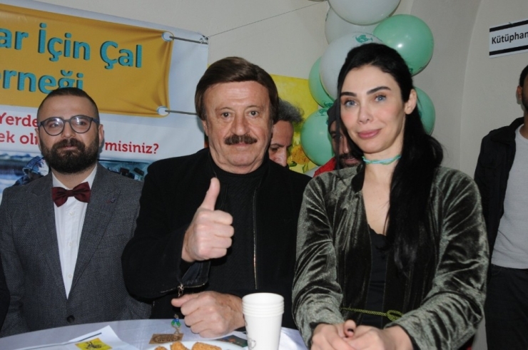 Ünlüler Çocuklar İçin Mardin’de El Ele