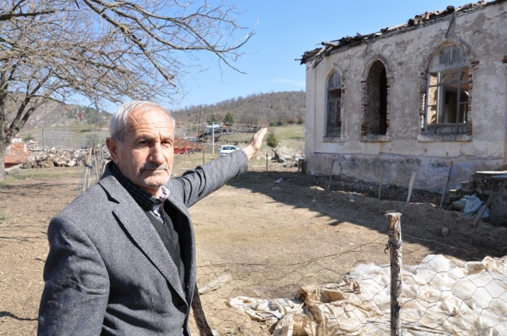 Tarihi İlkokul Onarım Bekliyor