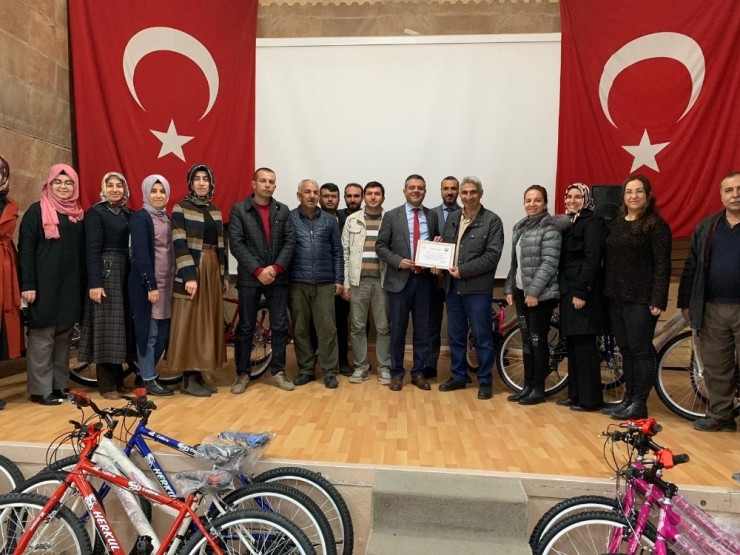 Sigara İçmeyen Öğretmene Bisiklet Hediyesi