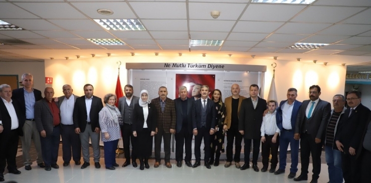 Başkan Şirin’den Meclis Üyelerine Plaketli Teşekkür