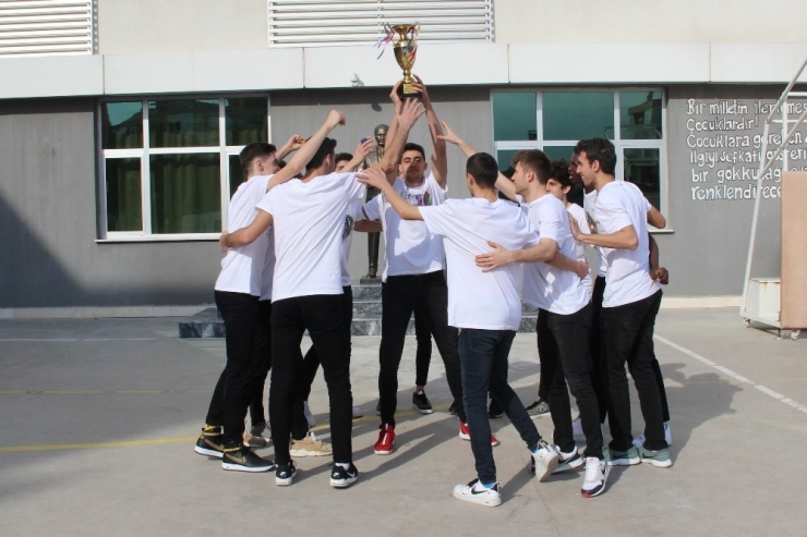 Doğa Koleji’ne Basketbol Şampiyonasında Çifte Kupa