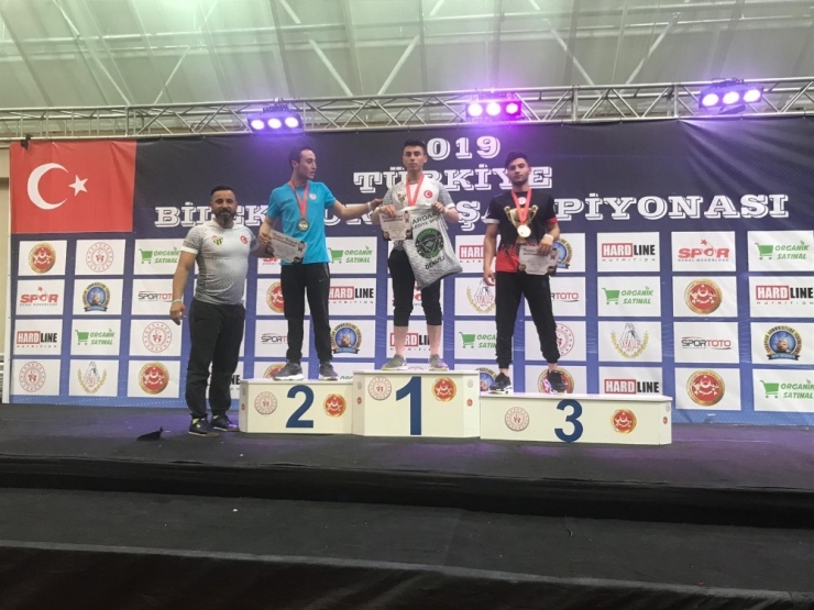 Denizlili Lise Öğrencisinin Bileğini Kimse Bükemedi