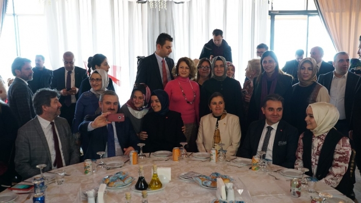 Avcılar’da Bin 200 Kadın İle 8 Mart Dünya Kadınlar Günü Etkinliği