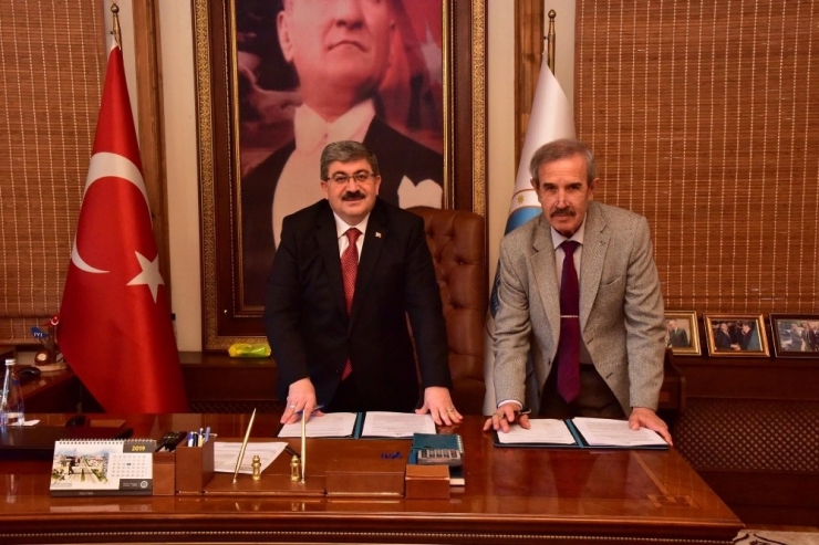 Bilecik Belediyesi’nde Toplu İş Sözleşmesi İçin İmzalar Atıldı