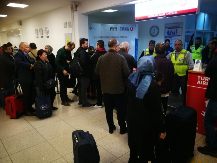 158 Eczacı Kemer’e Uçtu