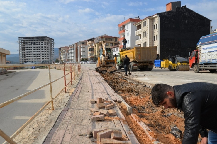 Ertuğrugazi Mahallesi’nde Asfalt Parket Taşı Çalışmaları