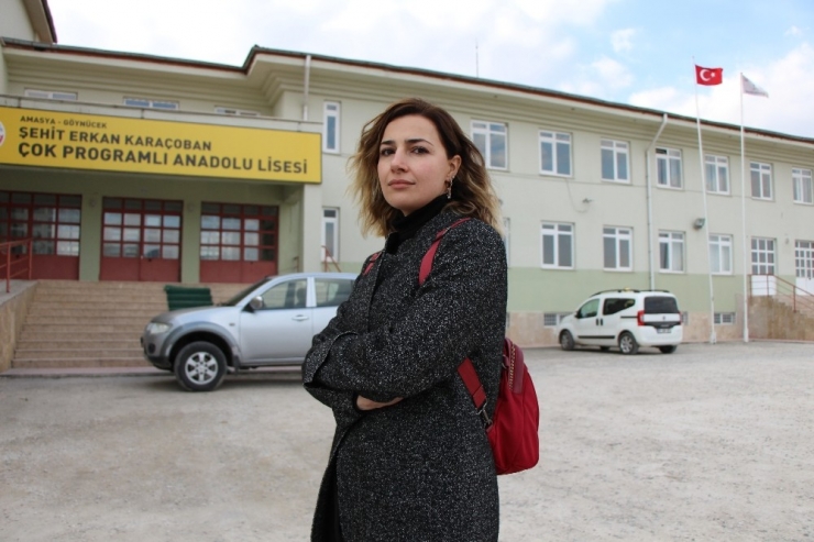 Okulda Müdür, Tarlada Hanımağa