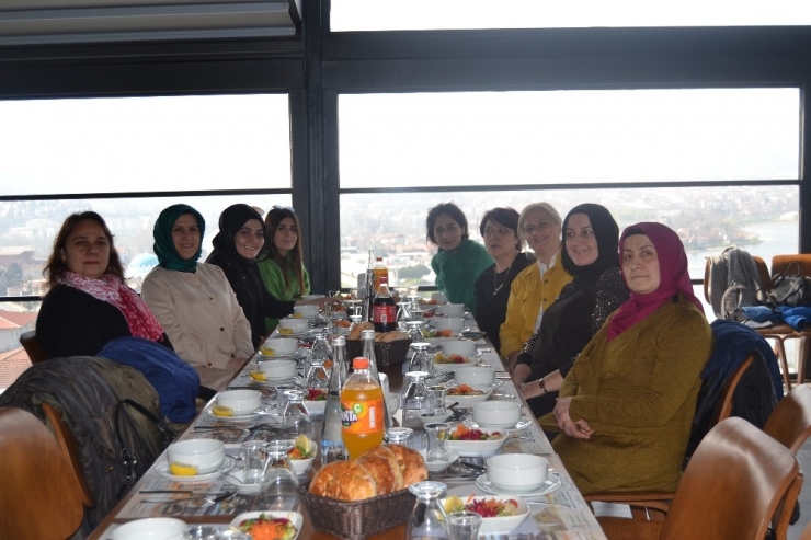 Başkan Yılmazer, Personelin Kadınlar Gününü Kutladı