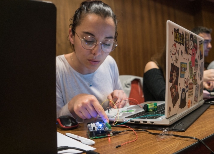 Türk Telekom Kadınları Dijital Yarınlara Hazırlıyor