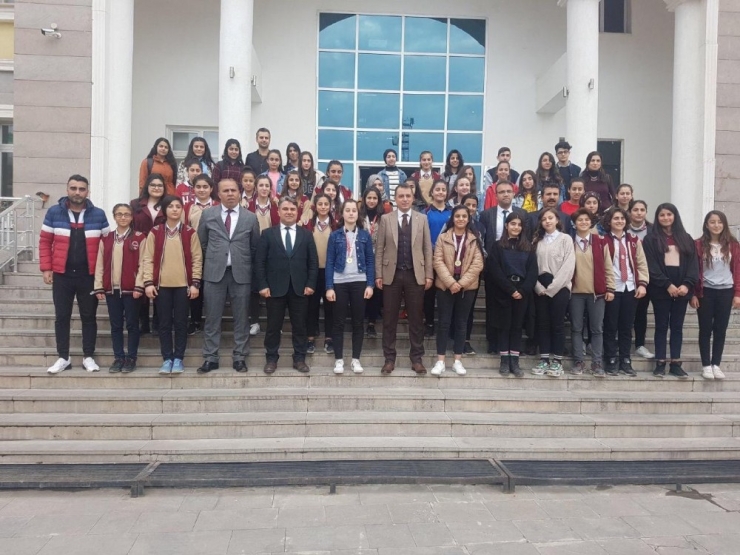 Kız Sporculardan Kaymakam Yüksel’e Ziyaret