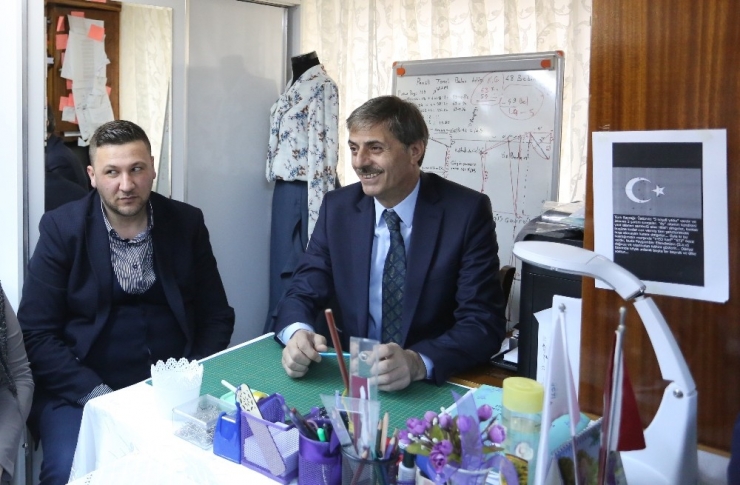 Başkan Alemdar, Meslek Edindirme Kurslarına Misafir Oldu