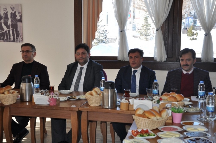 İş Dünyasının Öncü İsimleri Kahvaltılı Toplantıda Bir Araya Geldi