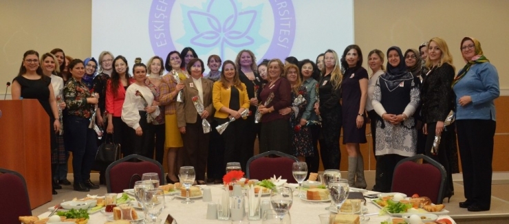 Esogü Eskam Kadın Üniversite Personeli İçin Kahvaltı Düzenledi