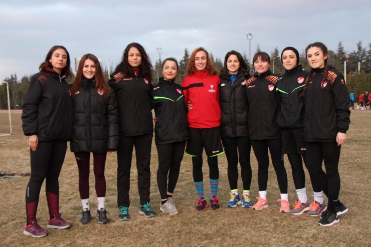 Artık Düdüğü Kadınlar Çalıyor