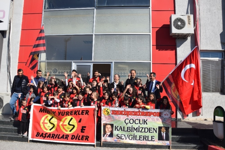 Minik Öğrencilerin Eskişehirspor Sevgisi