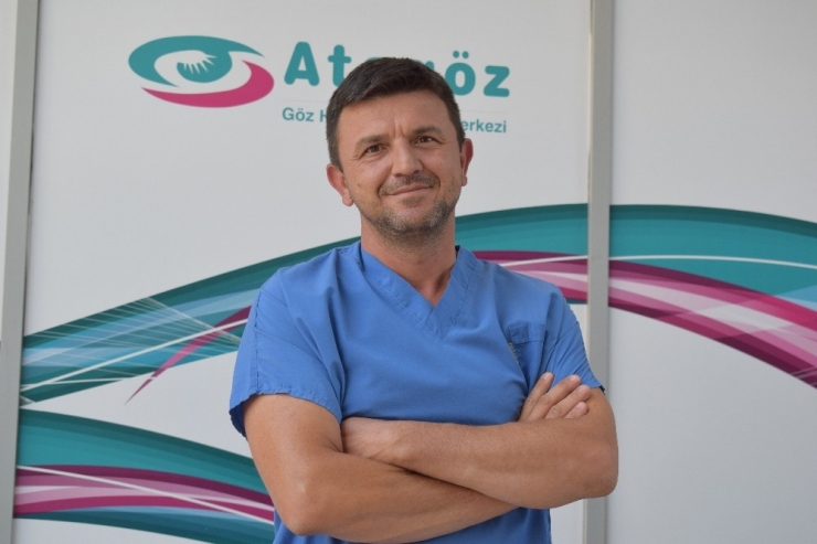 İddialara Göre Yapılan Aşı Bebeklikten Gözünü Kör Etti, Şimdi Protezle Mutlu