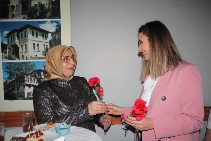Bilecik’te Protokol Üyelerinin Eşleri Kadınlar Kününde Bir Araya Geldi