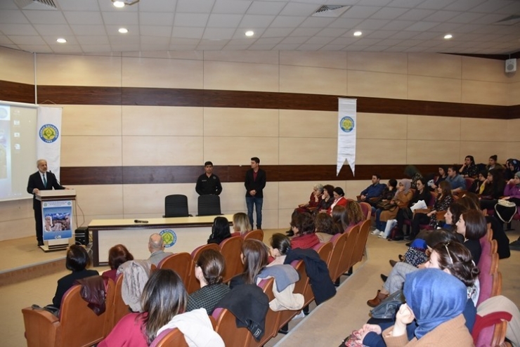 ‘5. Ulusal İç Hastalıkları Hemşireliği Eğitim Çalıştayı’ Başladı