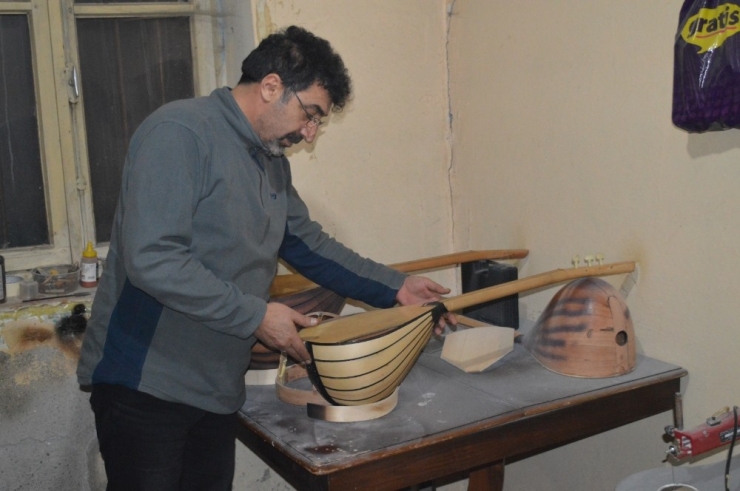 Babadan Kalma Evini, Bağlama Atölyesi Yaptı