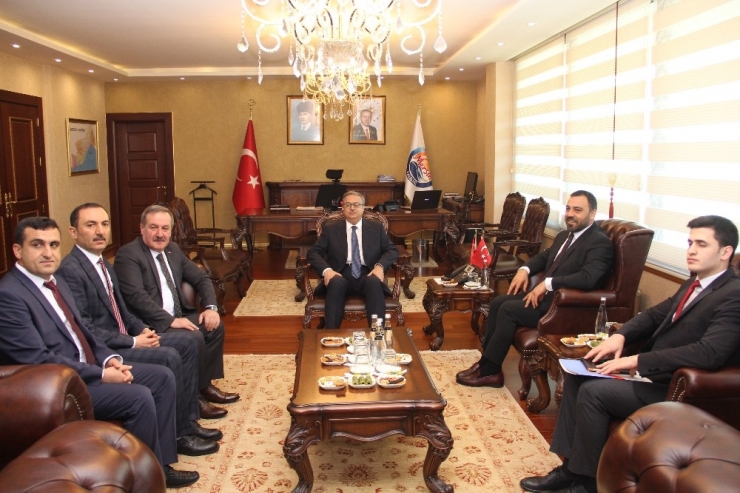 Hamza Yerlikaya, Mersin’de Gençlerle Buluştu